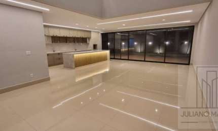 Lindo sobrado Alphaville I, com 3 suítes e piscina aquecida.