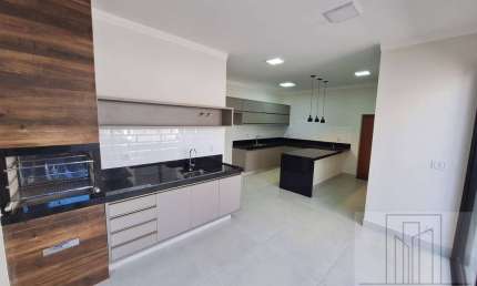 Casa condomínio Villa Romana I com 3 suítes e piscina aquecida