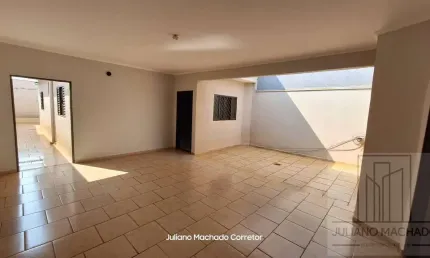 Casa térrea com 2 dormitórios e 2 vagas cobertas Parque dos Servidores