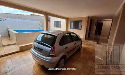 Vende-se casa bairro Marincek com piscina e área gourmet