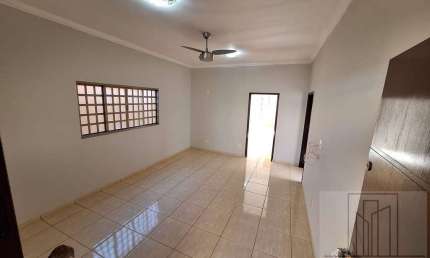 Vende-se casa Bonfim Paulista com 3 dormitórios sendo 1 suíte Ribeirão Pret