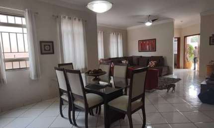 Casa térrea com 4 quatros sendo 2 suítes, piscina e churrasqueira City Ribe