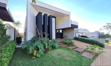 Vende-se Casa térrea  3 suítes Condomínio Quinta dos Ventos