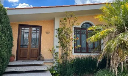 Casa à Venda em Condomínio, 2 minutos da Avenida Lucas N. Garcez – Atibaia, SP