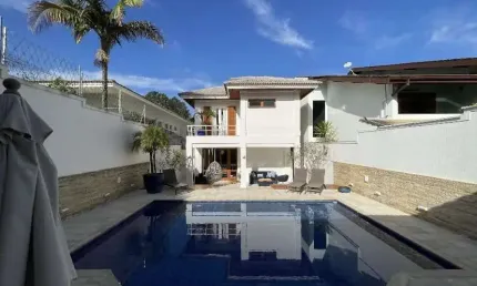 Belíssima Casa com 3 Suítes e Piscina- Vila Santista Atibaia-SP