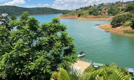CASA EM CONDOMINIO FECHADO EM IGARATÁ ( PÉ NA AGUÁ ) COM PIER PROPRIO