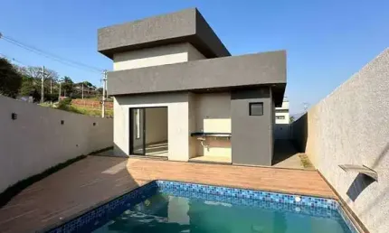 Casa terréa com piscina em atibaia por r$ 600.000,00