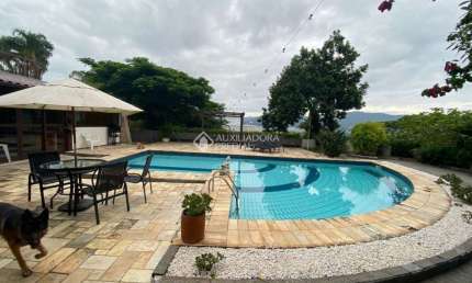 Casa com 7 quartos à venda na Rua Doutor Percy João de Borba, 454, Trindade, Florianópolis, 411 m2 por R$ 2.499.000