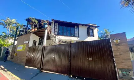 Casa com 13 quartos à venda na Rua Doutor José Bahia Bittencourt, 195, Canasvieiras, Florianópolis, 490 m2 por R$ 1.950.000