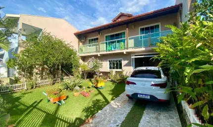 Casa com 4 quartos à venda na Rua Porto Alegre, 96, Praia de Fora, Palhoça, 200 m2 por R$ 900.000