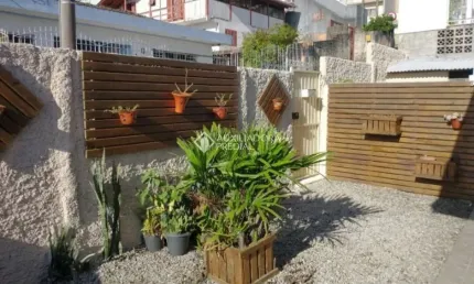 Casa com 3 quartos à venda na Servidão Catarina Albina Gouvêa, 160, Saco dos Limões, Florianópolis, 150 m2 por R$ 689.000
