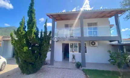 Casa com 3 quartos à venda na Recife, 27, Praia de Fora, Palhoça, 200 m2 por R$ 1.059.000