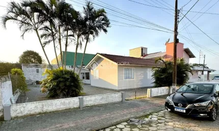 Casa com 3 quartos à venda na Manoel Eufrásio de Medeiros, 77, Praia de Fora, Palhoça, 120 m2 por R$ 689.000