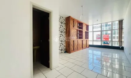 Sala comercial para alugar na Avenida Pedro Adams Filho, 5573, Centro, Novo Hamburgo, 39 m2 por R$ 850