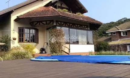 Casa com 3 quartos para alugar na Gralha Azul, 60, Avenida Central, Gramado por R$ 8.500