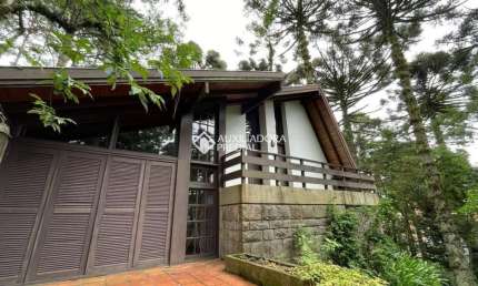 Casa com 3 quartos para alugar na Ladeira Das Azaleas, 93, Planalto, Gramado, 223 m2 por R$ 9.500