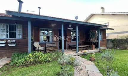Casa com 3 quartos para alugar na João Simplã­cio, 201, Centro, Canela por R$ 3.600