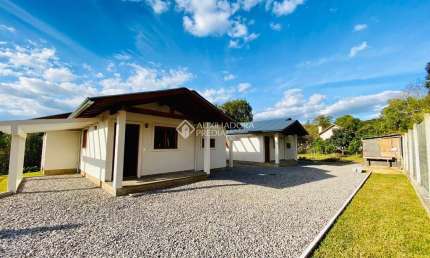 Casa com 2 quartos para alugar na Dez De Dezembro, 30, Vale dos Pinheiros, Gramado por R$ 2.600