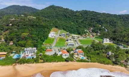 Terreno em condomínio fechado à venda na Avenida Rodesindo Pavan, 1210, Praia do Estaleirinho, Balneário Camboriú por R$ 2.180.000