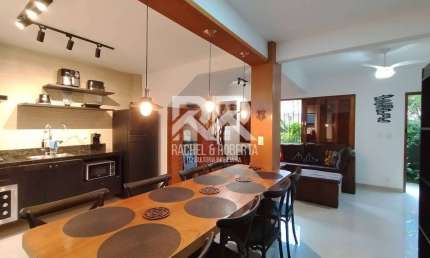 Linda casa reformada e mobiliada com 3 quartos no Alto
