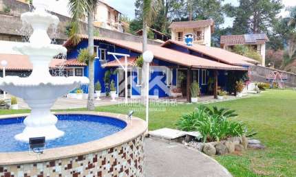 Casa Linear em Araras com 3 suítes e Vista Indevassável