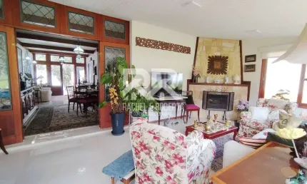 Casa em Condomínio com 3 quartos na melhor localização do Alto