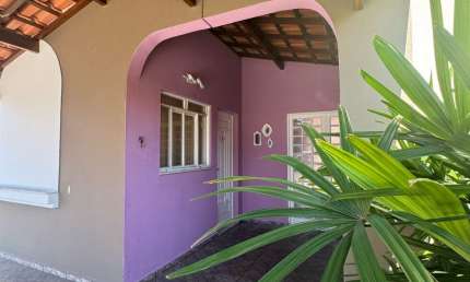 Casa com 3 quartos sendo 1 suíte no Condomínio Ouro preto.