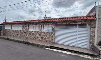 VENDE CASA COM 2 QUARTOS (1 SUÍTE) + UM APARTAMENTO NO CONJ AJURICABA