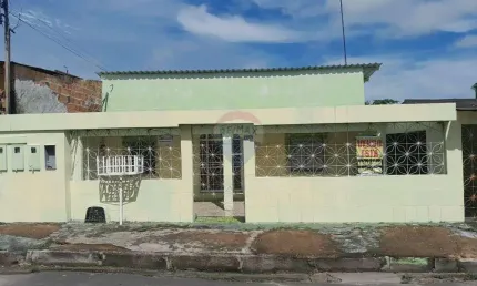 **Oportunidade Única: 4 Casas Independentes em Terreno de 12x25**