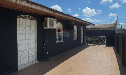 Vende casa com 4 quartos (2 suítes) + churrasqueira e pátio amplo!