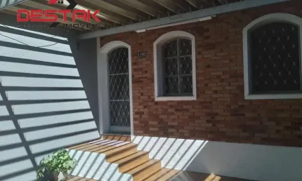 Casa sobrado a venda em regiao central de jundiai/sp. 03 dormitorios, 01 suite.
