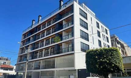 Excelente apartamento novo  a venda e locação anual em Jurere.