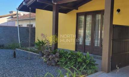 Casa com 4 dormitórios à venda, 220 m² por R$ 636.000 - Averbada com placas solares -  Vila Nova -