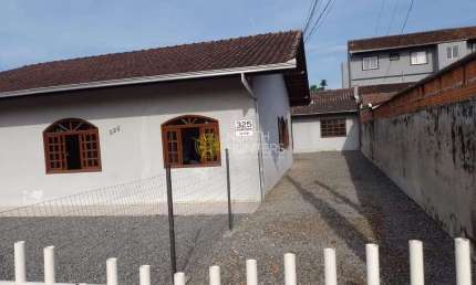 Casa Alvenaria no Boa Vista, distante da área central de Joinville 2.5km