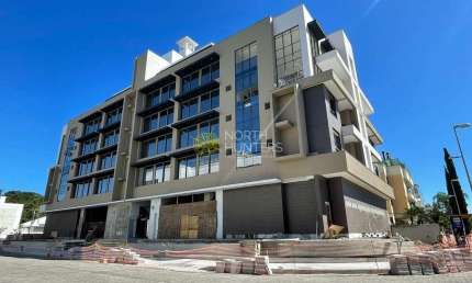 Apartamento duplex novo com 02 suítes em Jurerê, proximo ao super imperatriz.