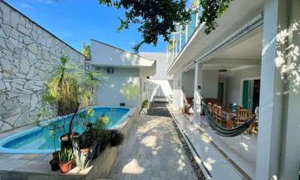Casa Averbada com 4 dormitórios à venda, 325 m² - Iririú
