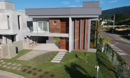 Casa nova em condomínio com 3 dormitórios à venda, 212 m² por R$ 1.450.000 - São João do Rio Vermel