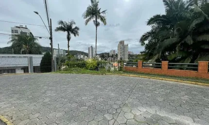 Terreno no bairro atiradores com viabilidade para construção de edifício