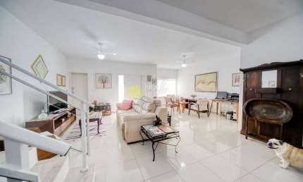 Casa averbada com 4 suítes no bairro América, com 220m² privativa. Estuda permuta