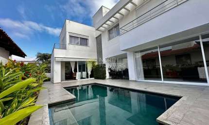 Casa à venda e aluguel com 6 quartos e 4 suítes em Jurerê Internacional, Florianópolis