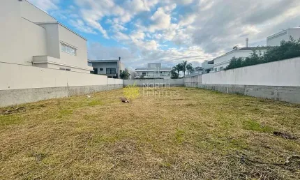 Terreno de 775 metros em uma região privilegiada de jurere internacional