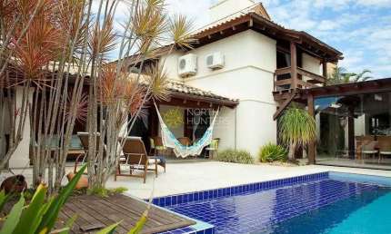 Casa com 4 dormitórios sendo 4 suítes, piscina para alugar, 350 m² por R$ 5.000/dia - Jurerê Intern