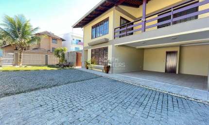Casa à venda Averbada com 5 dormitórios, piscina, área de festa, Boehmerwald, Joinville, SC