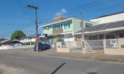 Oportunidade: Casa comercial e residencial + dois geminados