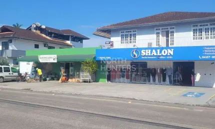 Prédio comercial com 1 casa + duas salas comerciais, ( já locadas)