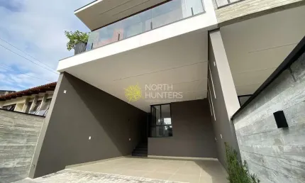 Casa à venda com 3 suítes e 4 vagas de garagens no  Anita Garibaldi, Joinville, SC
