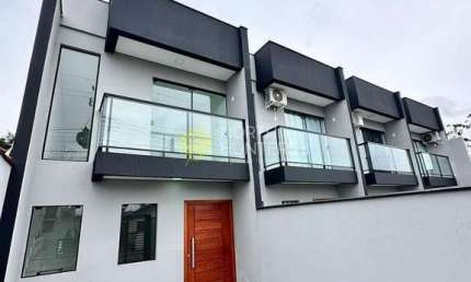 Casa geminada com duas suítes à venda, Guanabara, Joinville, SC