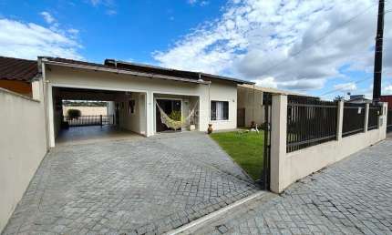 Casa à venda Averbada estuda como parte da negociação imóvel de menor valor. Boehmerwald, Joinville