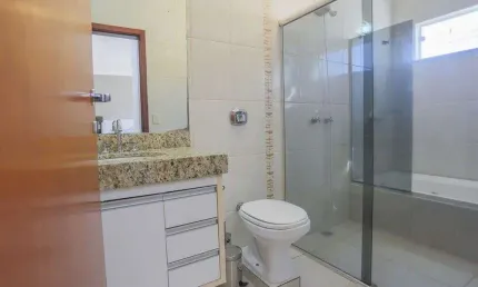 Casa à venda - condomínio villa dos inglezes - 3 suítes, escritório e piscina - 222m² - ac