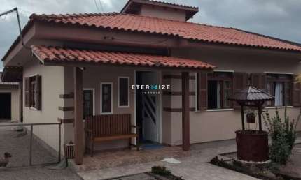 Casa com 3 dormitórios no bairro areais de baixo em Governador Celso Ramos-SC